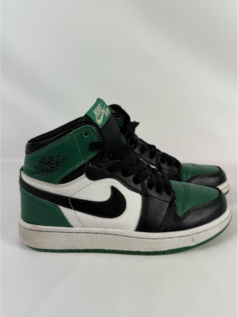 AUTHENTIC NIKE Size 5.5Y Air Jordan 1 Retro High Pine Green 2018 Hi-Top Sneakers